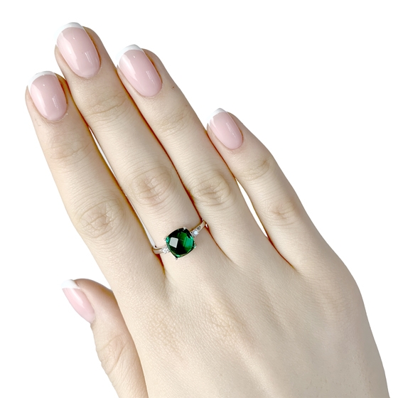 Серебряное кольцо с изумрудом nano