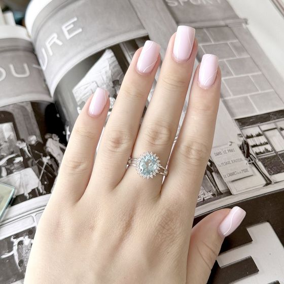 Серебряное кольцо с топазом 3.265ct, фианитами