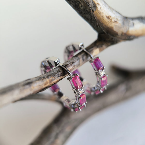 Серебряные серьги с рубином 6.145ct, фианитами