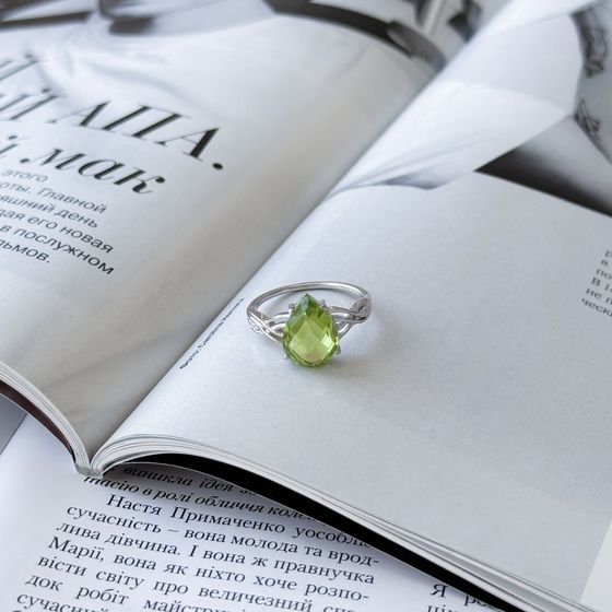 Серебряное кольцо с хризолітом 4.25ct