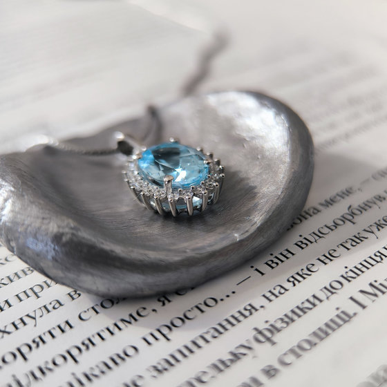 Серебряная подвеска с топазом 3.265ct, фианитами