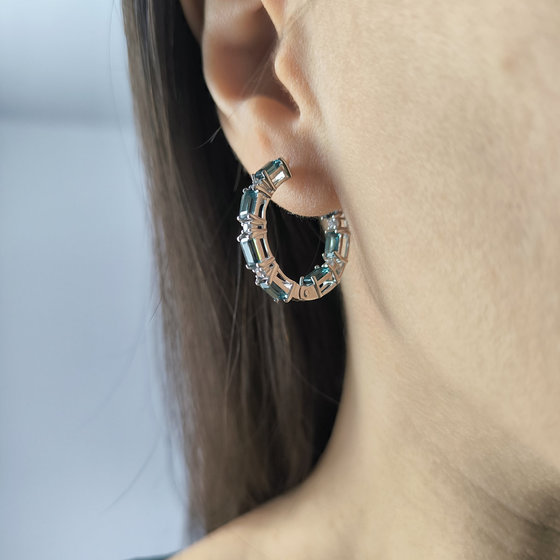 Серебряные серьги с топазом Лондон Блю 3.98ct, фианитами