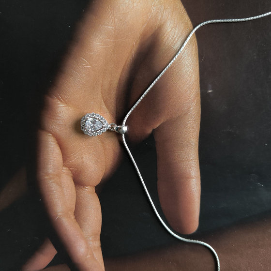 Серебряная подвеска с фианитами