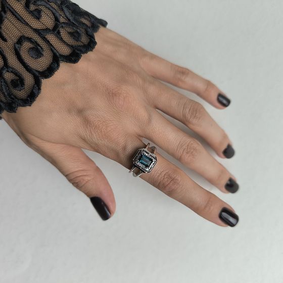 Серебряное кольцо с топазом Лондон Блю 1.084ct