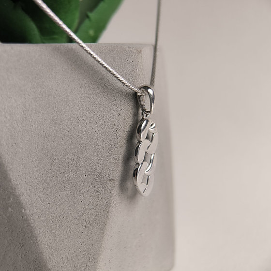 Серебряная подвеска без камней