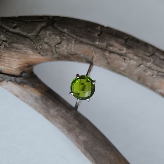 Серебряное кольцо с хризолітом 2.285ct