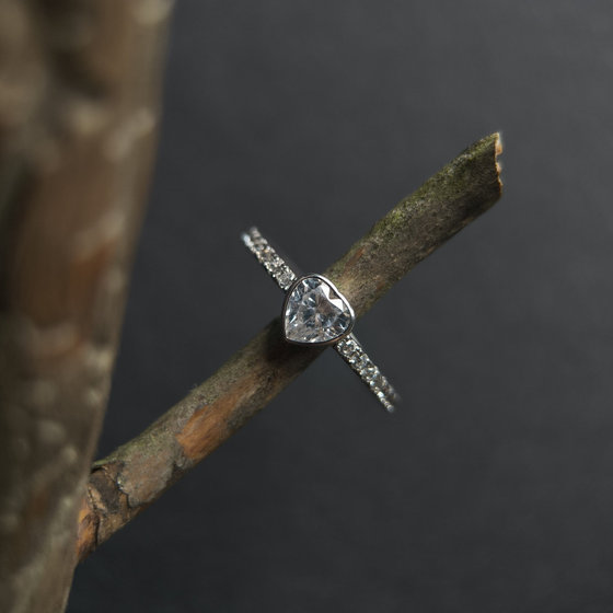 Серебряное кольцо с фианитами