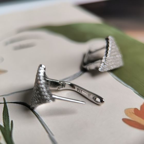 Серебряные серьги с фианитами Серебряные серьги с фианитами