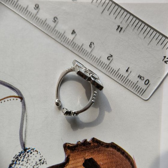 Серебряное кольцо с перламутром, фианитами