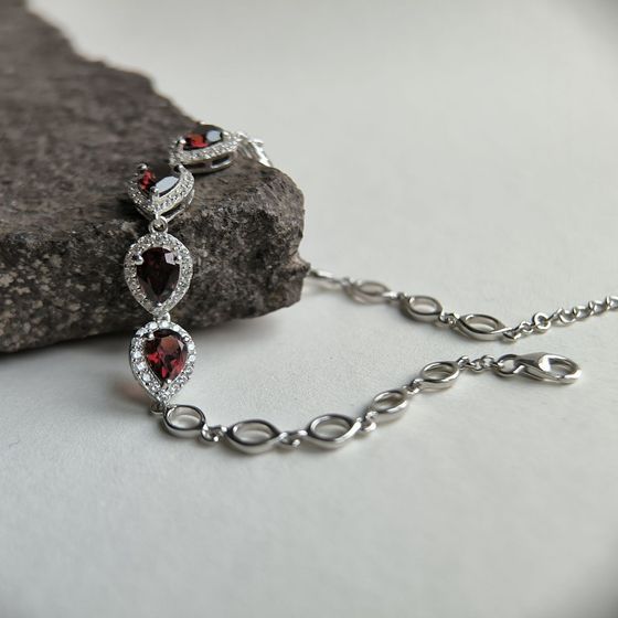 Серебряный браслет с гранатом 6.004ct
