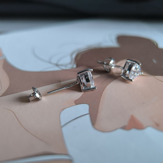 Серебряные серьги с фианитами
