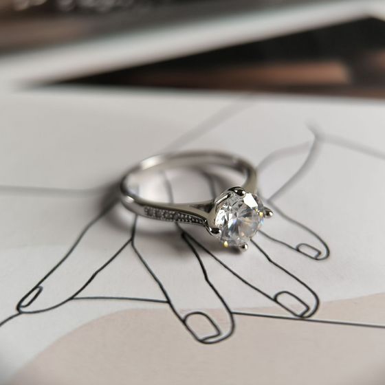 Серебряное кольцо с фианитами