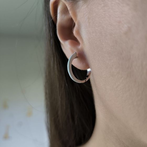 Серебряные серьги с фианитами, емаллю