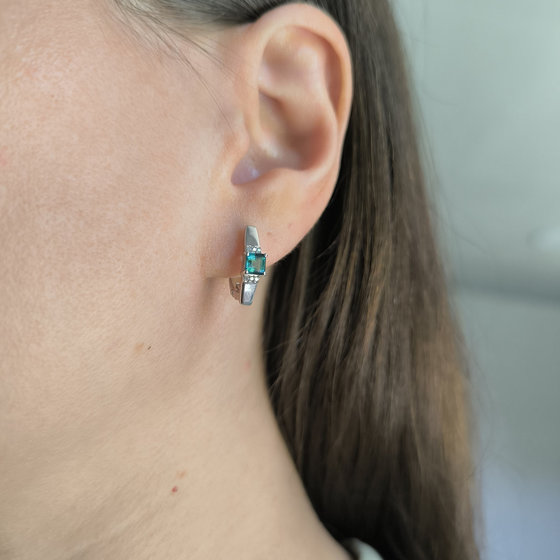 Серебряные серьги с топазом Лондон Блю 0.739ct, фианитами