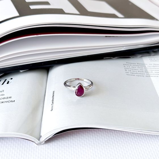 Серебряное кольцо с рубином 1.45ct, фианитами