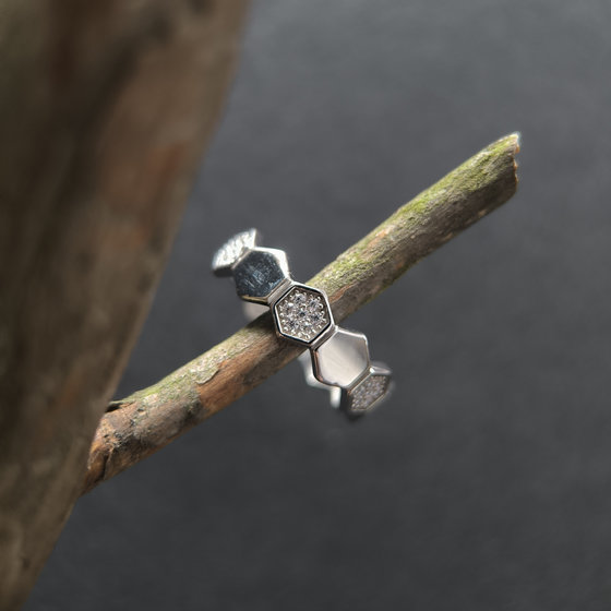 Серебряное кольцо с фианитами