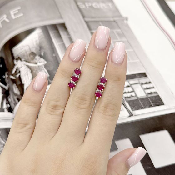 Серебряные серьги с рубином 3.269ct, фианитами