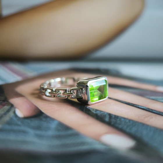Серебряное кольцо с хризолітом 1.354ct