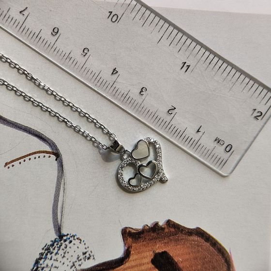 Серебряное колье с фианитами, перламутром Серебряное колье с фианитами, перламутром