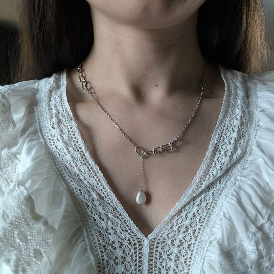Серебряное колье с жемчугом барочным