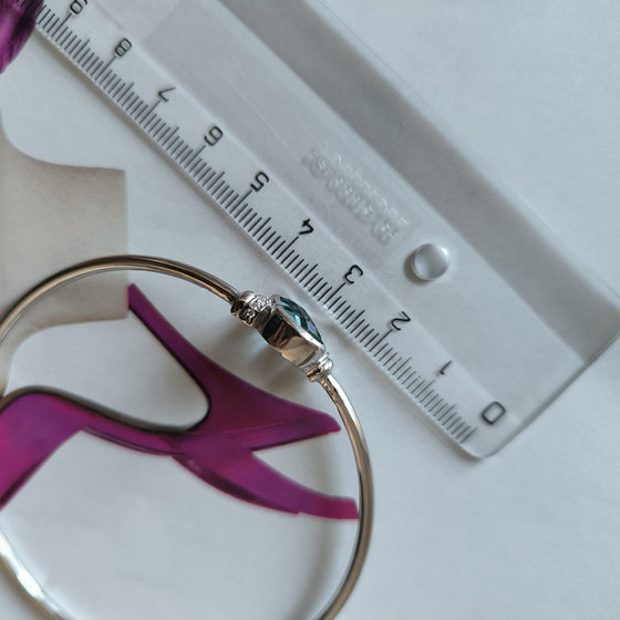 Серебряный браслет с топазом Лондон Блю 1.971ct, фианитами