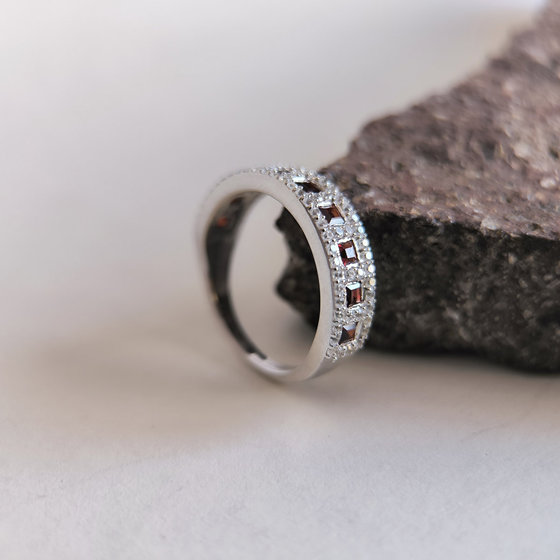 Серебряное кольцо с гранатом 1.503ct