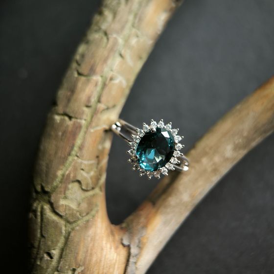 Серебряное кольцо с топазом Лондон Блю 2.272ct