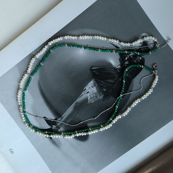 Серебряное колье с жемчугом барочным, зеленим жадеїдом