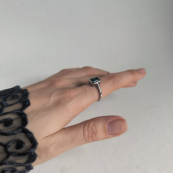 Серебряное кольцо с топазом Лондон Блю 1.318ct