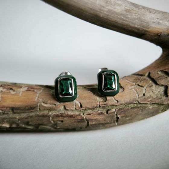 Серебряные серьги с фианитами, емаллю Серебряные серьги с фианитами, емаллю