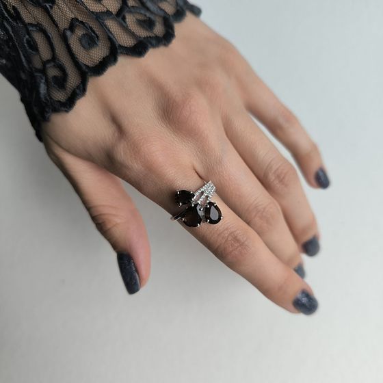 Серебряное кольцо с раухтопазом (дымчатым кварцем) 3.192ct, фианитами