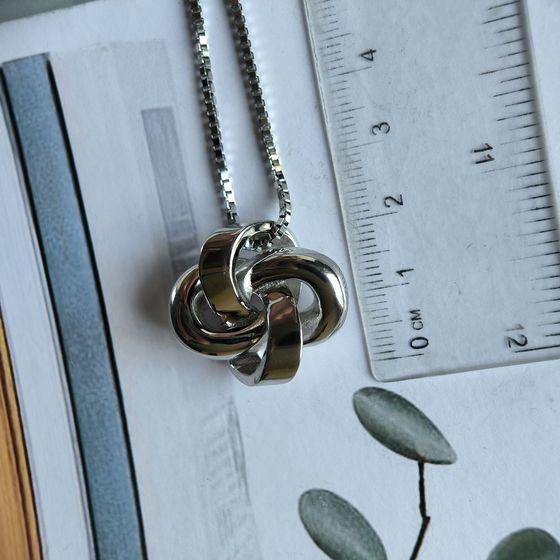 Серебряное колье без камней