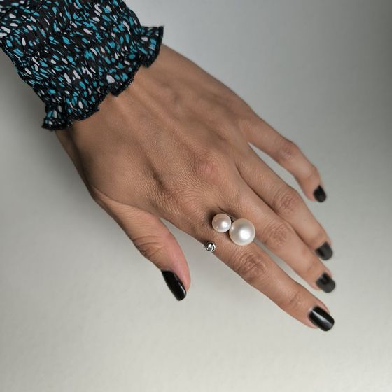 Серебряное кольцо с жемчугом барочным, фианитами