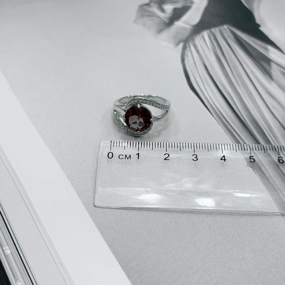 Серебряное кольцо с султанитом 4.053ct, фианитами