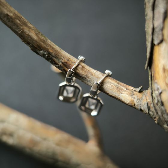 Серебряные серьги с фианитами, емаллю