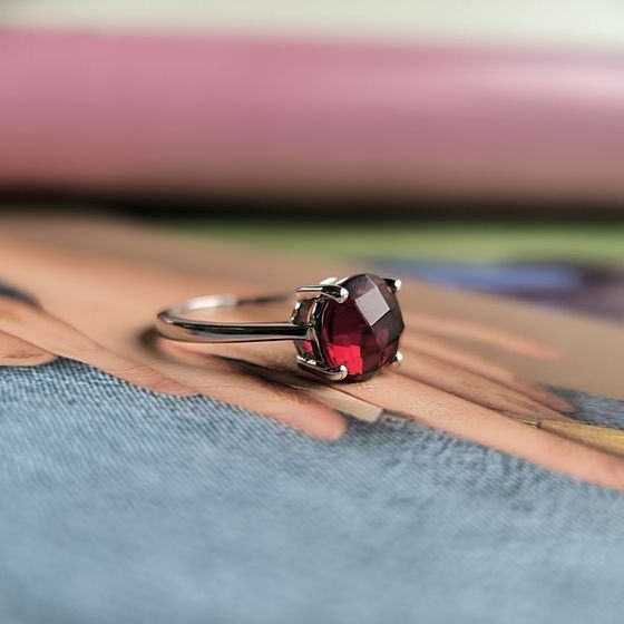 Серебряное кольцо с гранатом nano
