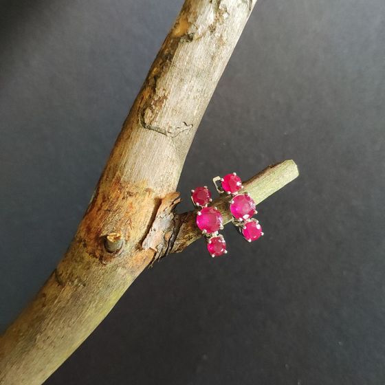 Серебряные серьги с рубином 3.675ct