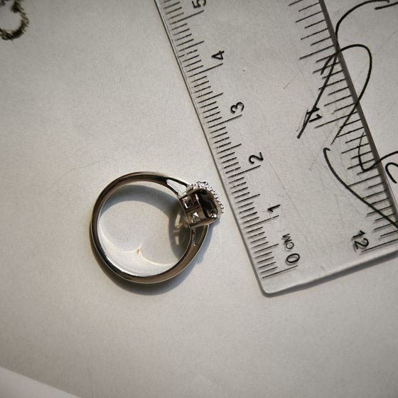 Серебряное кольцо с раухтопазом (дымчатым кварцем) 1.841ct, фианитами