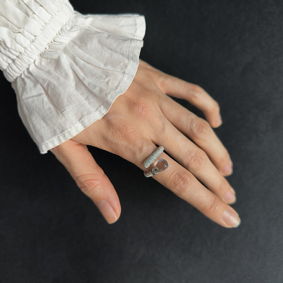 Серебряное кольцо с топазом 5.49ct, фианитами