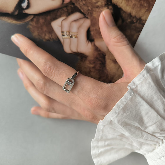 Серебряное кольцо с фианитами