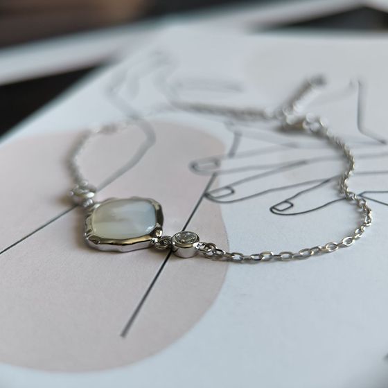 Серебряный браслет с перламутром, фианитами