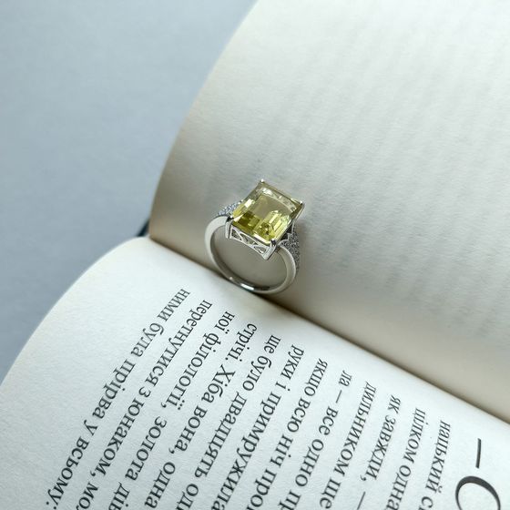 Серебряное кольцо с зеленим кварцем 7.113ct, фианитами