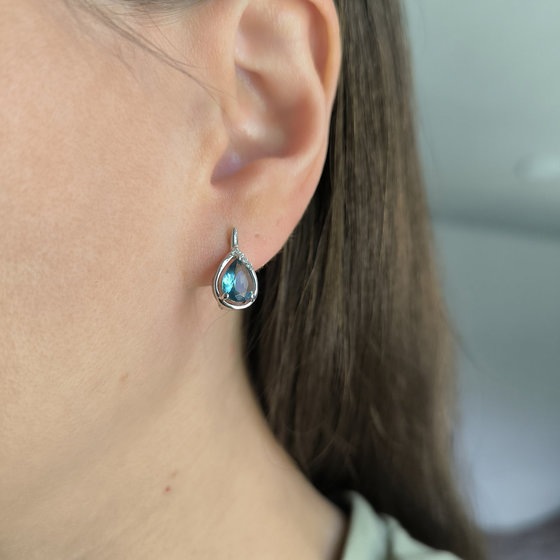 Серебряные серьги с топазом Лондон Блю 1.705ct, фианитами