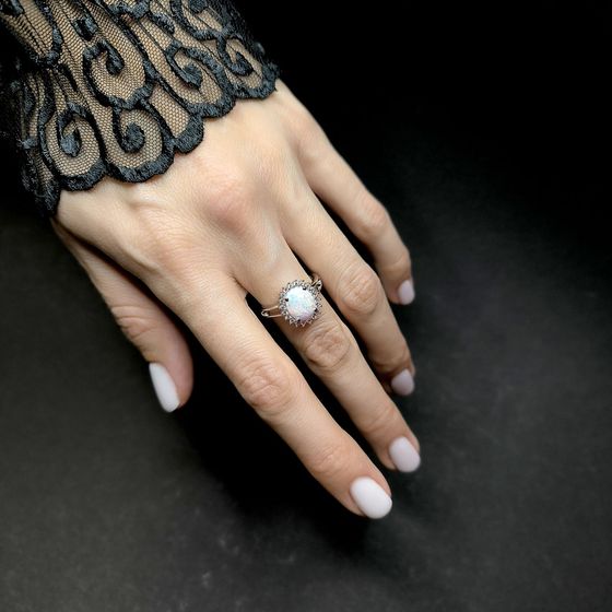 Серебряное кольцо с опалом, фианитами