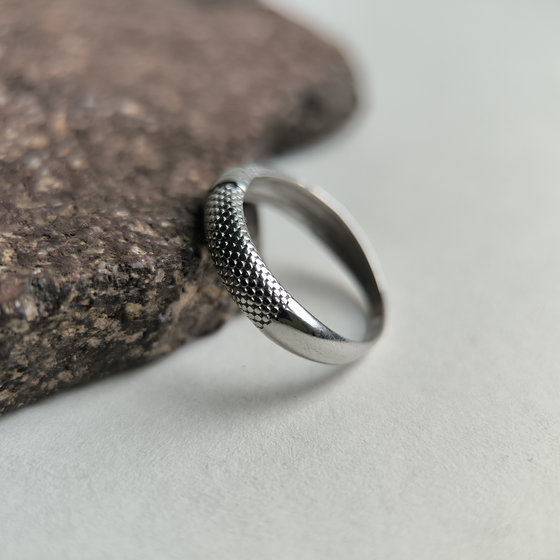 Серебряное кольцо без камней