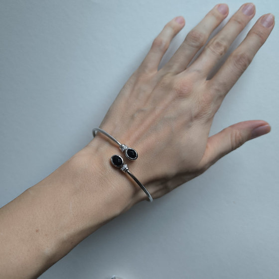 Серебряный браслет с сапфиром nano 2.529ct, фианитами