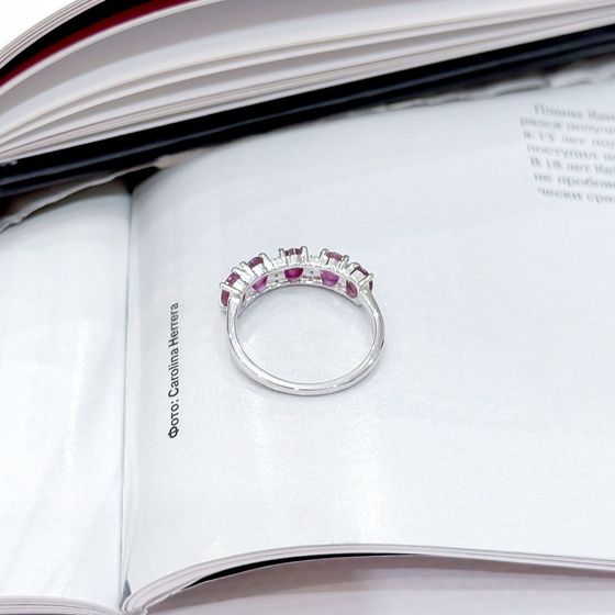 Серебряное кольцо с рубином 2.647ct, фианитами