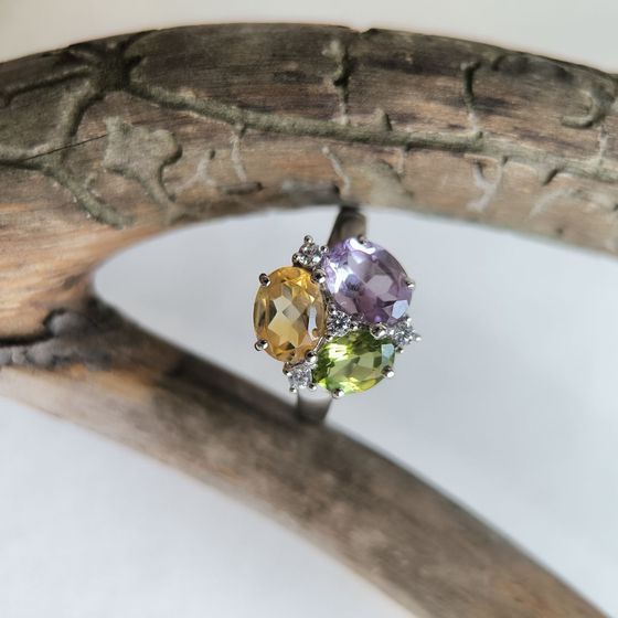 Серебряное кольцо с аметистом 3.306ct, цитрином, хризолітом