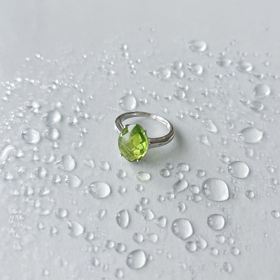 Серебряное кольцо с хризолітом 5.36ct