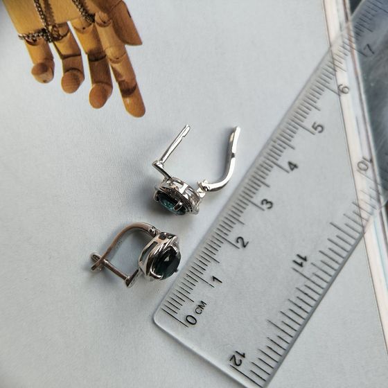 Серебряные серьги с топазом Лондон Блю 2.255ct, фианитами